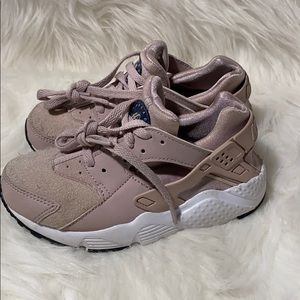 Girls Nike huarache size 11c